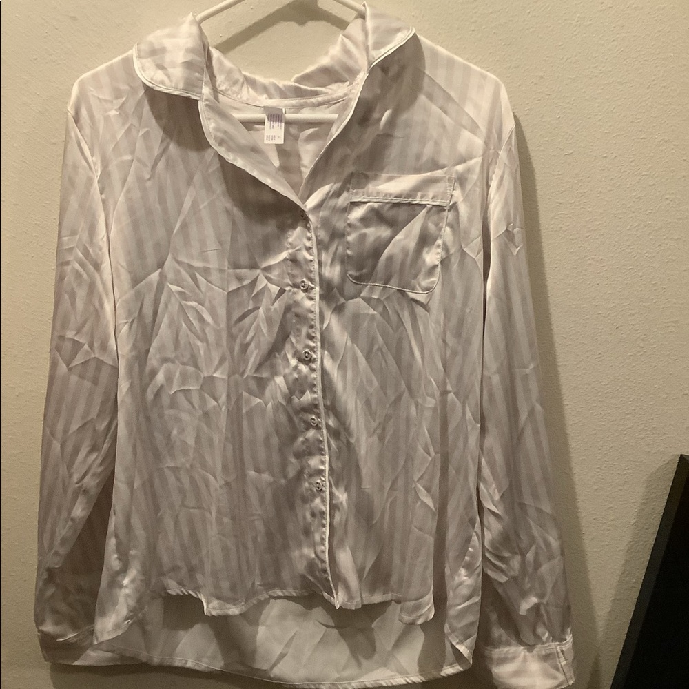 Light pink and white silky sleepwear!